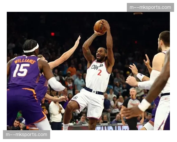 快船全明星后场均12.8误联盟第四少 防守压迫弥补进攻停滞 快船全明星后场均12.8误联盟第四少 防守压迫弥补进攻停滞