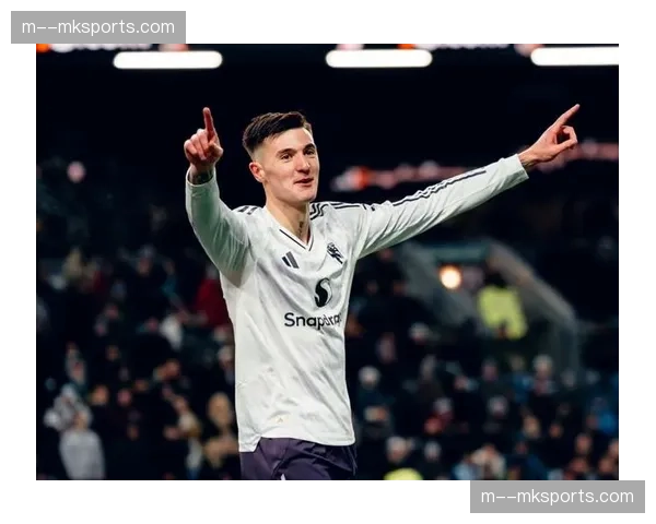 曼联姆伯莫9球谢什科9球 双前锋配置效率均衡